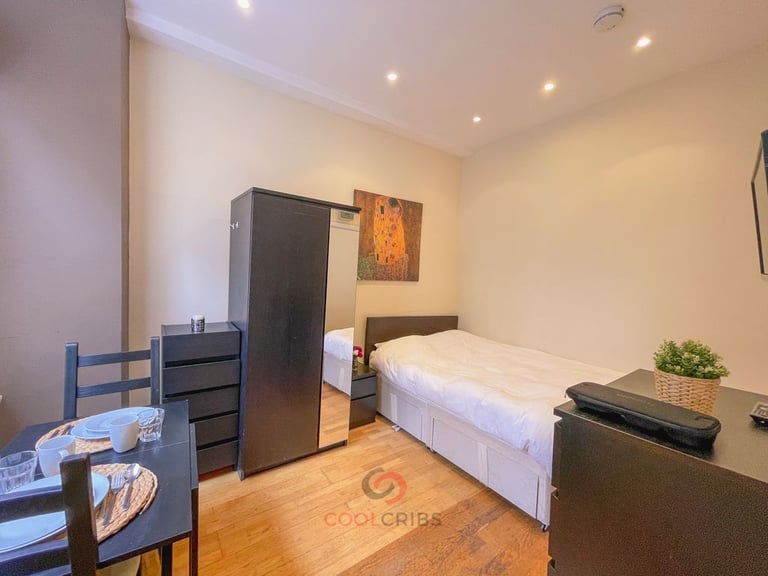  Newly refurbished studio flat on a quiet street, Westbourne Grove Terrace, Bayswater,W2.-Ref: 370