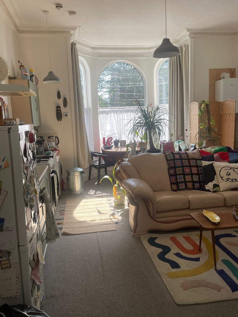 10 minutes walk from Leeds centre - 1 bed self-contained flat