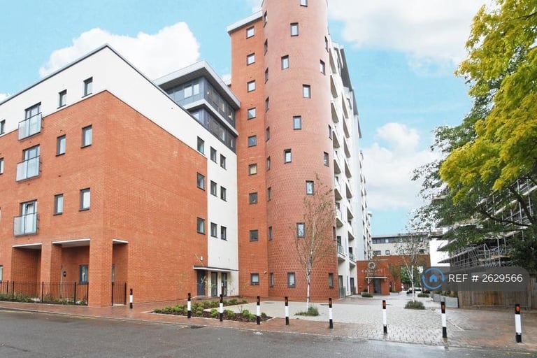 2 bedroom flat in Grays Place, Slough, SL2 (2 bed) (#2629566)