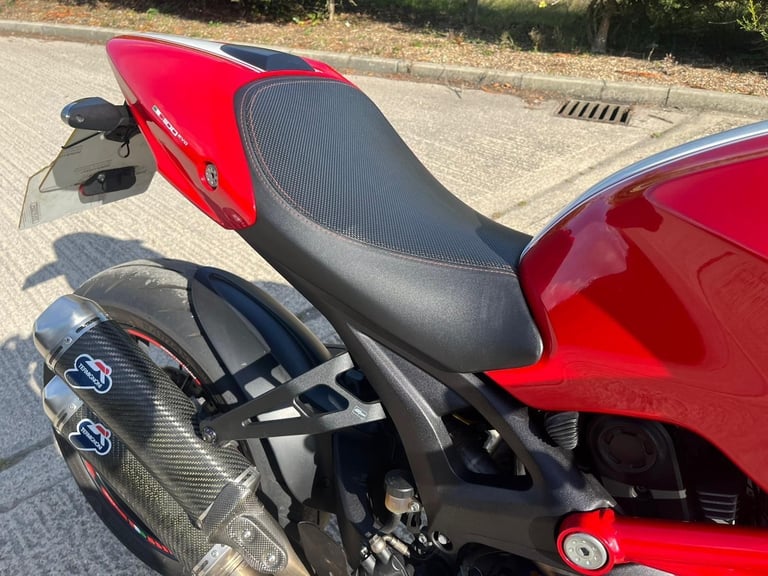 2011 61 DUCATI MONSTER 1100 M1100 E-a M1100E RED TERMIGNONI NAKED MUSCLE HISTORY