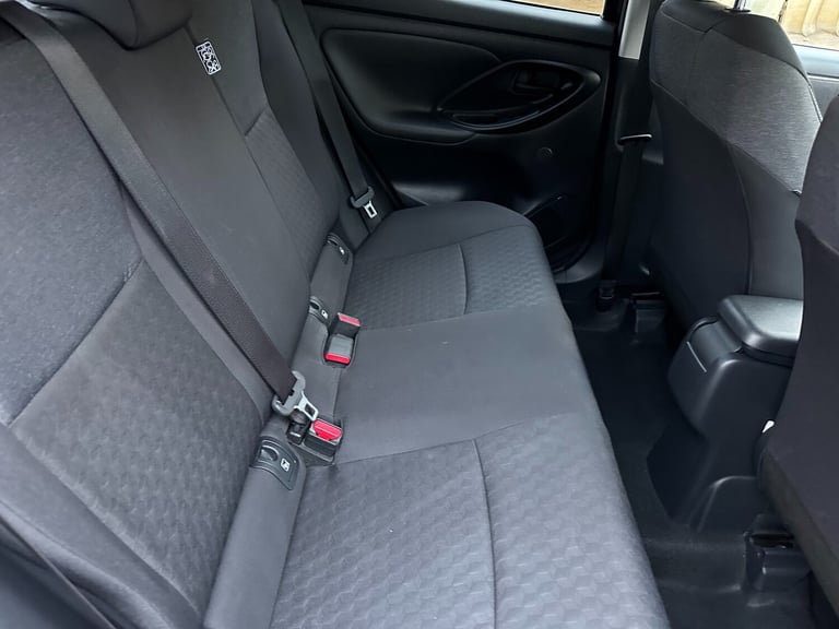 2022 Toyota Yaris 1.5 Hybrid Design 5dr CVT HATCHBACK Petrol/Electric Hybrid Automatic