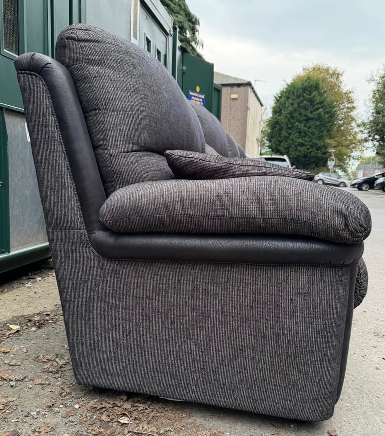 Beautiful 3 and 2 Seater Recliner Sofas for Sale