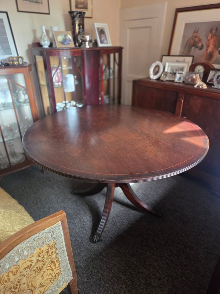 Beautiful antique mahogany round tilt table and chairs
