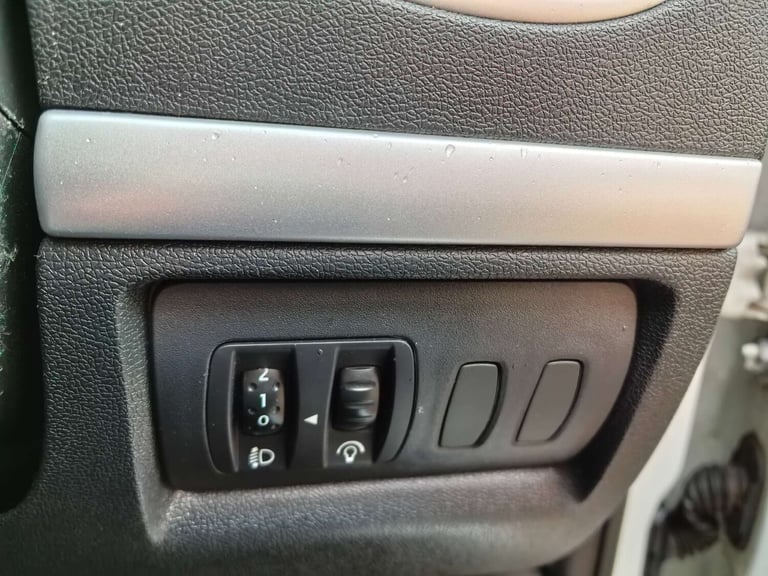 2009 Renault Clio 1.1 Clio Expression 16v 5dr Hatchback Petrol Manual