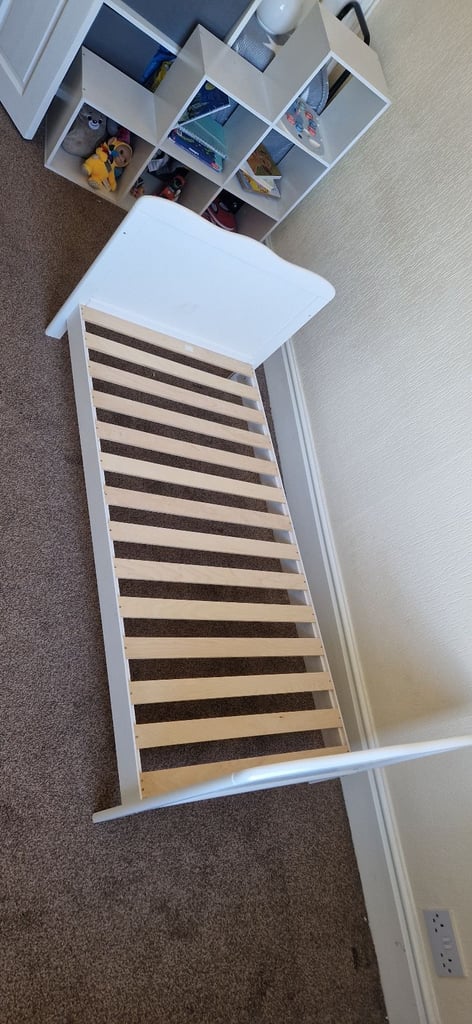 image for Toddler bed & waterproof mattress
