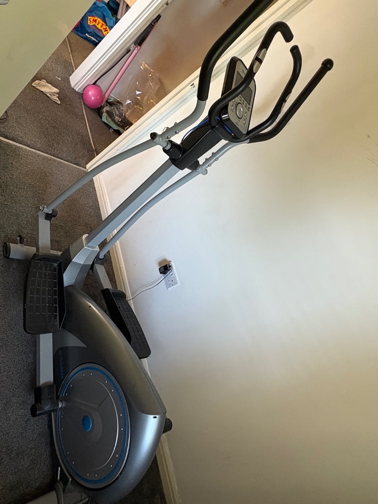 Body max cross trainer 