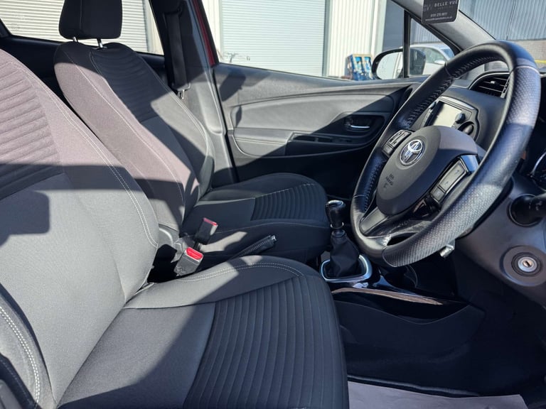 2017 Toyota Yaris 1.3 Yaris Design VVT-i 5dr - NATIONAL DELIVERY* Hatchback Petrol Manual