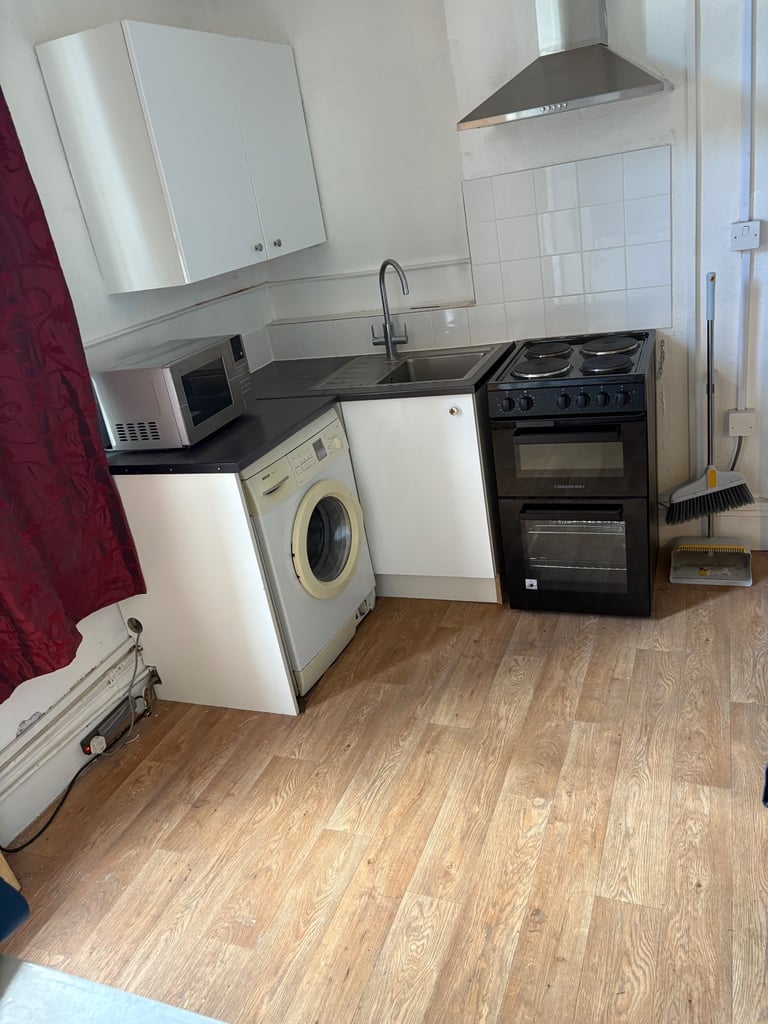 Lovely studio flat in leafy Willesden Green 