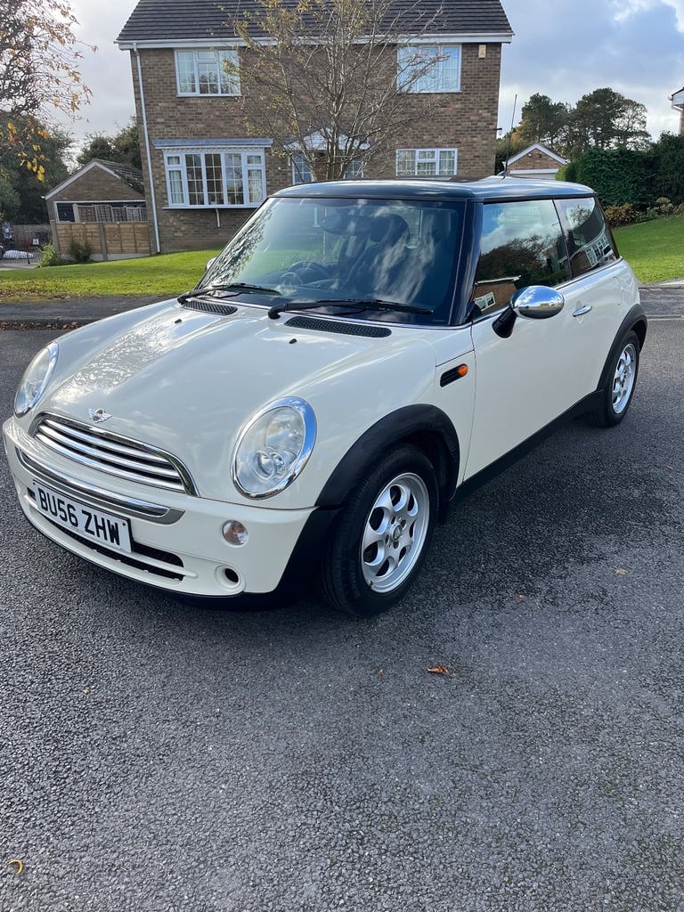 Mini Cooper 1.6 petrol 65000 miles full service history V.G.C £1650.