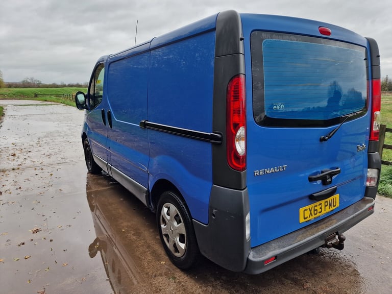 2013 Renault Trafic Blue MWB  Drives Perfect  12mth MOT  160k miles