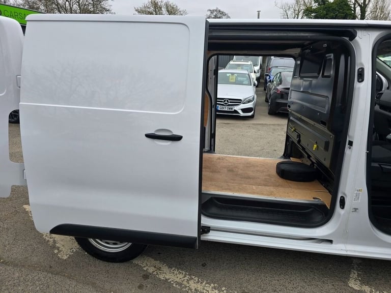 2023 Citroen Dispatch E 1000 75 kWh Enterprise M in white, 12,000 miles, full service history, 1 ...