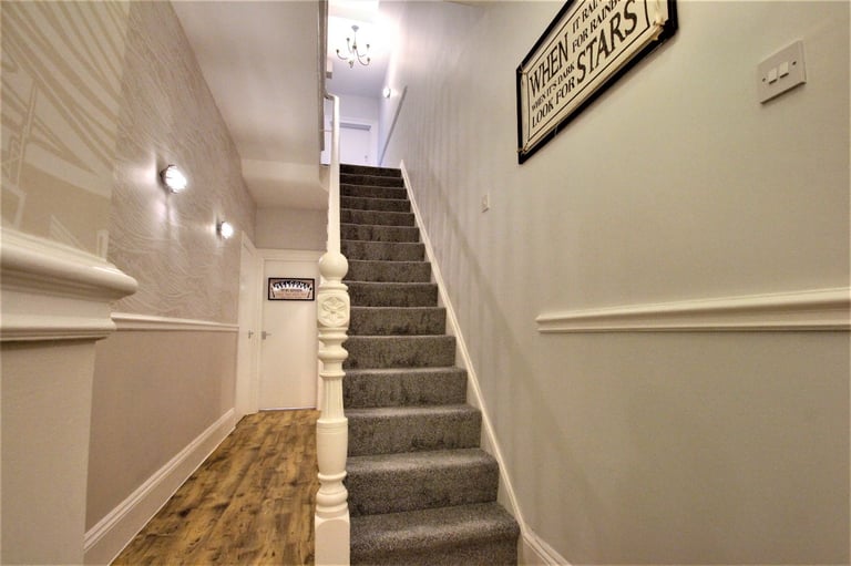 Double Bedroom in Professional Household