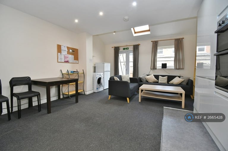 6 bedroom house in Gordon Street, Leamington Spa, CV31 (6 bed) (#2665428)