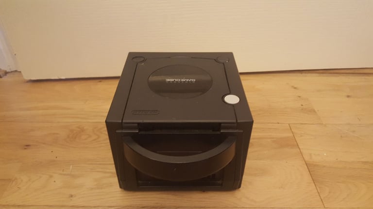 BLACK NINTENDO GAMECUBE CONSOLE ONLY TESTED AND WORKING