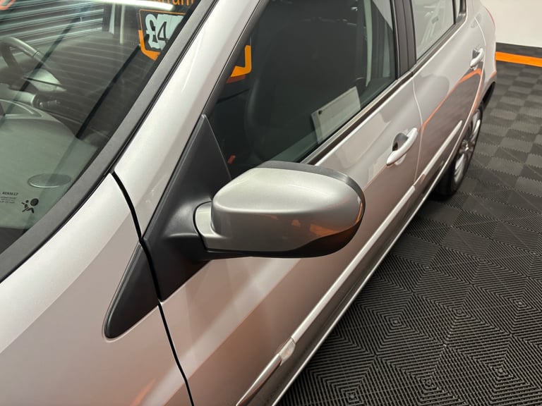 2012 Renault Clio 1.2 16V Dynamique TomTom 5dr HATCHBACK Petrol Manual