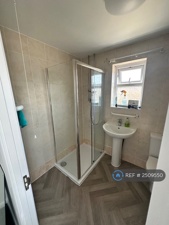 3 bedroom house in Romsey Close, Stanford-Le-Hope, SS17 (3 bed) (#2509550)