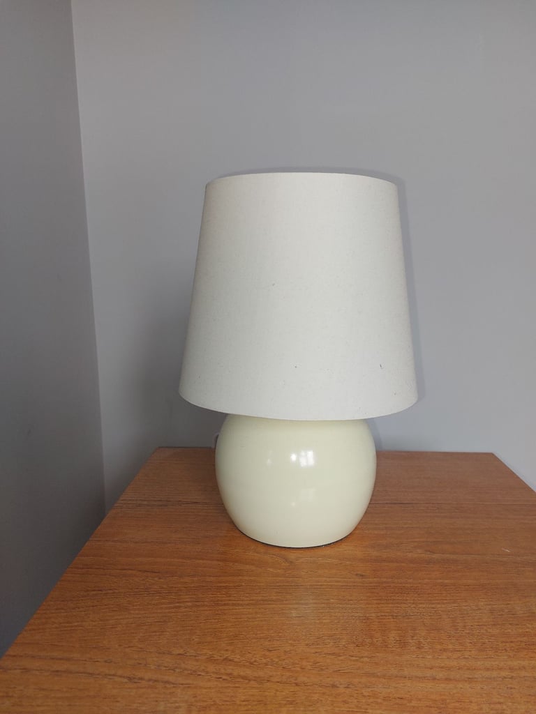 Light green/yellowish bedsidd lamp - FOC
