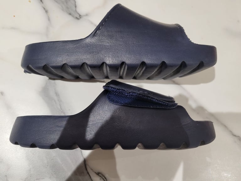 Boys Liewood Thieme Slides. Size : 11.