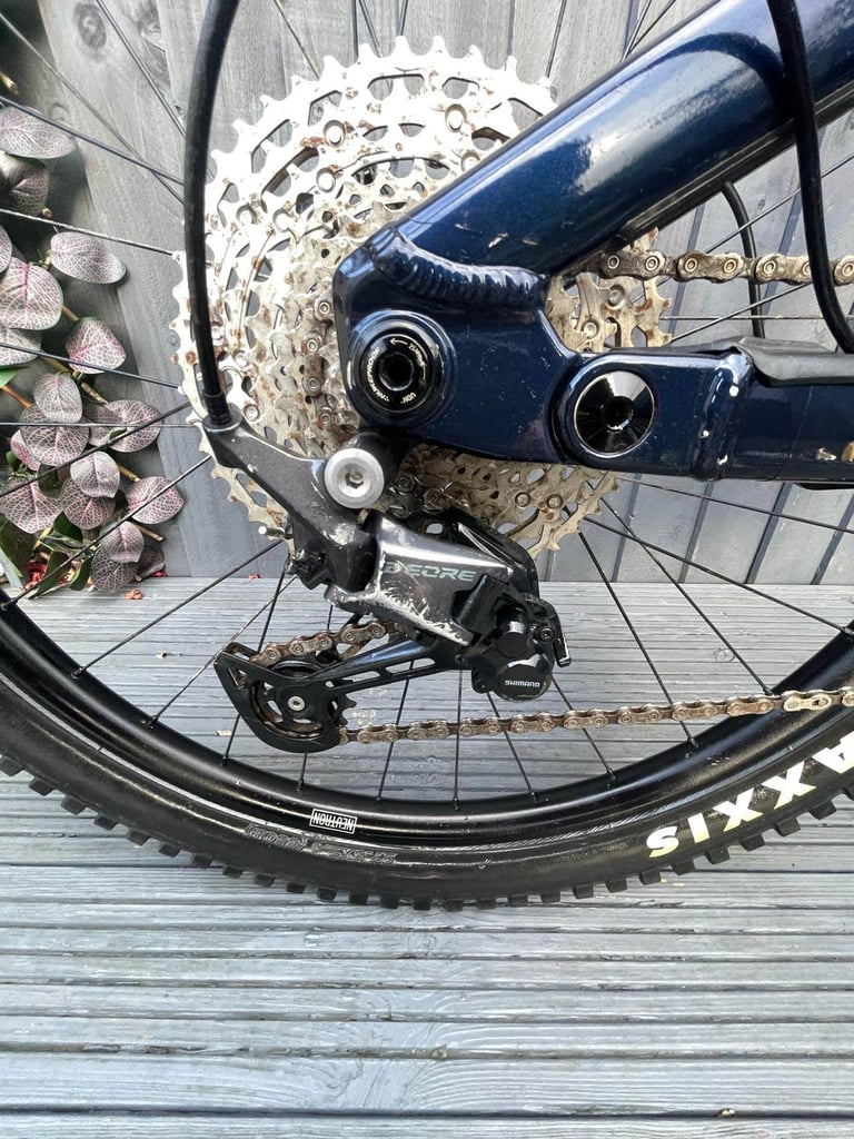 2022 Vitus Escarpe 27 CR mountain bike in velocity blue. 