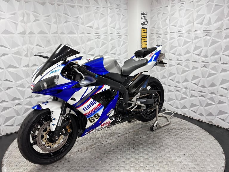 2004 Yamaha R1 | *WARRANTY PROVIDED*