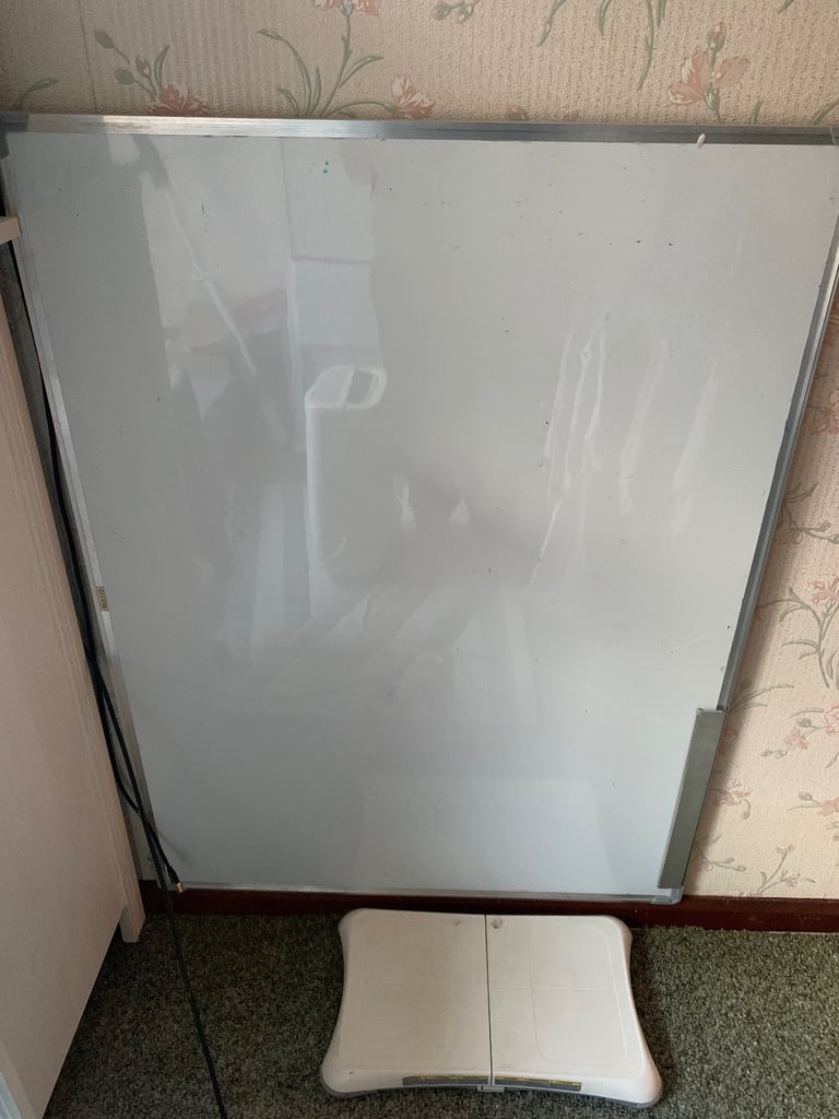 Free whiteboard in excellent condition 
