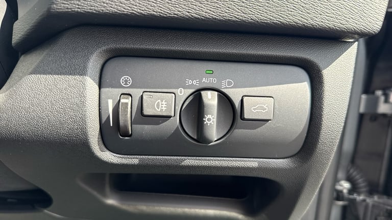 2019 Volvo V40 1.5 T3 R-Design Edition Hatchback 5dr Petrol Auto Euro 6 (s/s) (152 ps) Hatchback ...