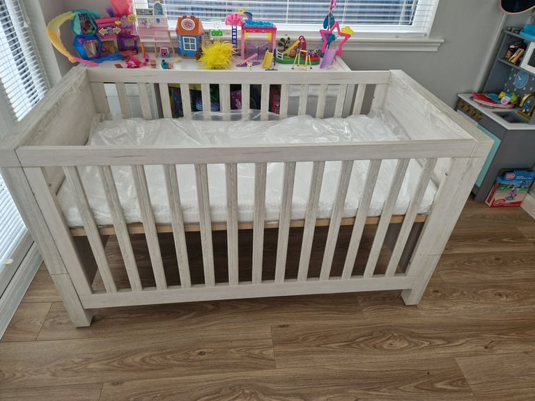 Silver cross cot/bed