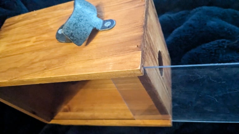 BEER BOTTLE OPENER & BOTTLE CAP BIN