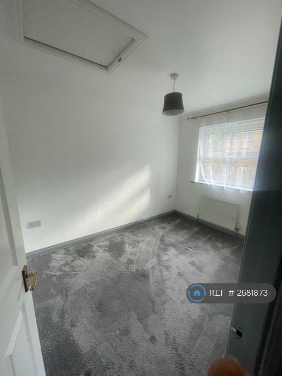 4 bedroom house in Sycamore Close, South Croydon, CR2 (4 bed) (#2681873)