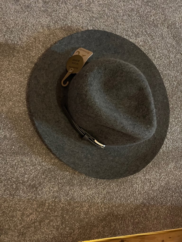 Grey Accessorize hat - £10