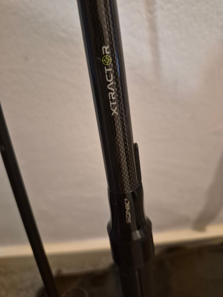 Pair of Sonik xtractor 10ft 3.25lb with bags and cases.