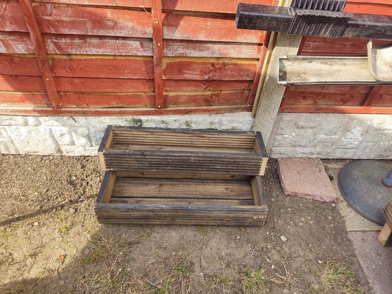2 garden planters for £15 each ono & 2 double planters £20 ono or all 4 for £60 ono  