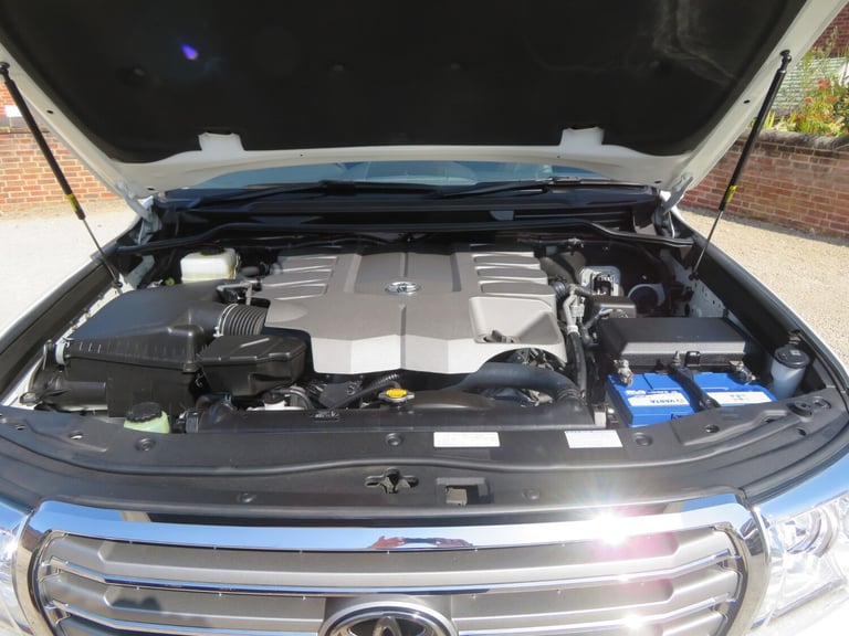 2015 Toyota Landcruiser ZX 4.6 V8  4x4 Petrol Automatic