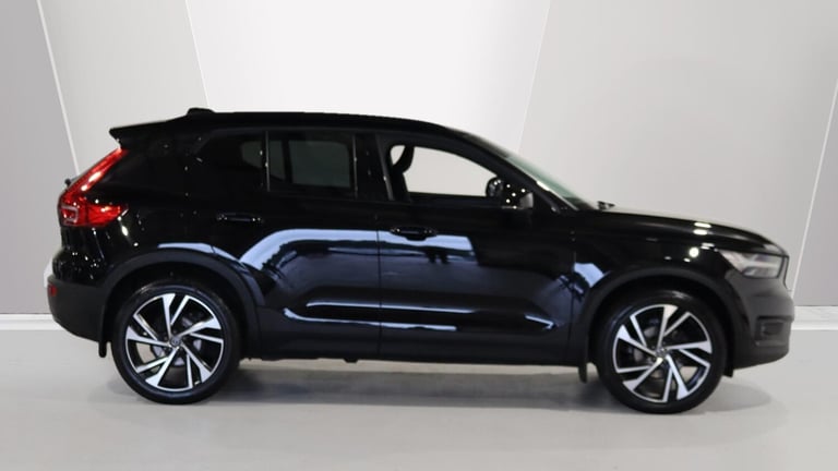  Volvo XC40 T3 R-Design Pro Manual (Park Assist, Heated Seats, Sat Nav) Petrol Manual