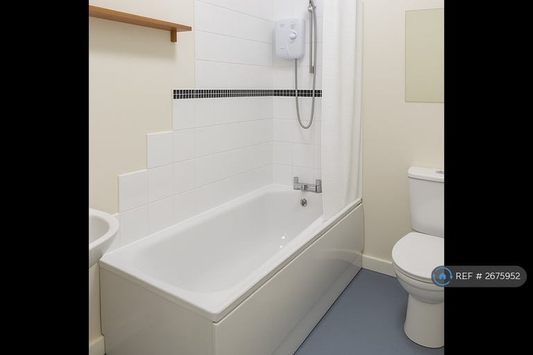 3 bedroom flat in Regent Street, Bristol, BS8 (3 bed) (#2675952)