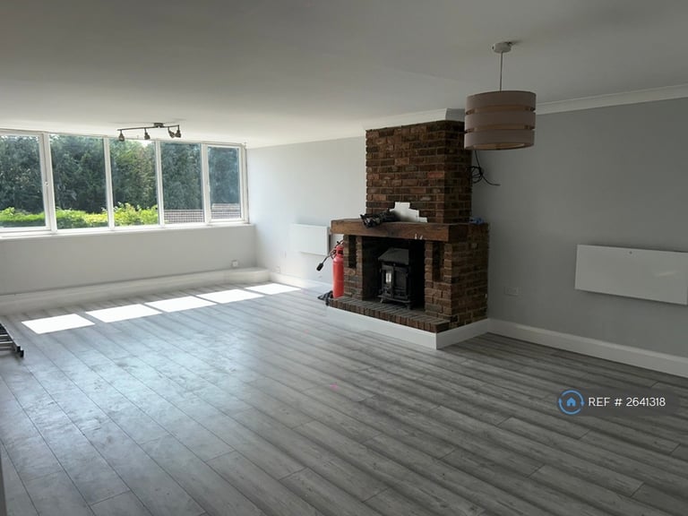 2 bedroom flat in Cherry Trees, Hartley, Longfield, DA3 (2 bed) (#2641318)