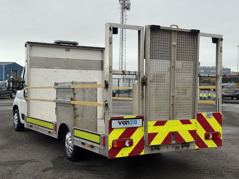 2021 Peugeot Boxer BLUEHDI 335 LOW LOADER / DROPSIDE / DROP &amp; GO / SPECIALIST VEHICLE - DIESE...
