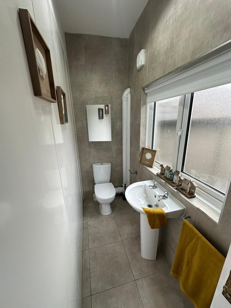 AVAILABLE IMMEDIATELY FURNISHED ROOMS DONEGAL ROAD