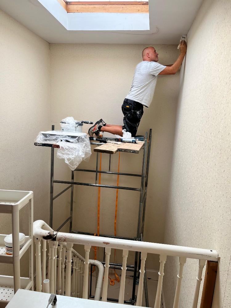 image for Reliable PAINTER & DECORATOR / Interior & Exterior / BRISTOL