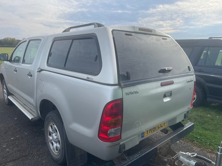 Toyota Hi-Lux truck top  