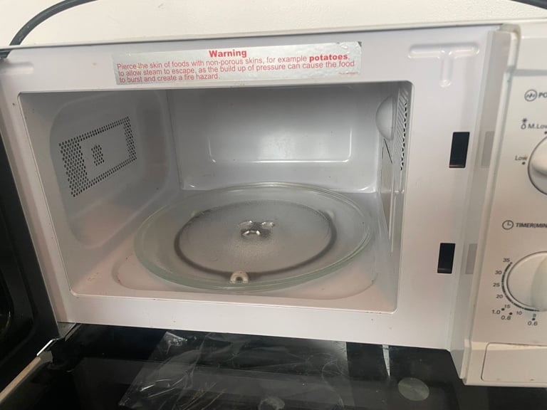 MICROWAVE WHITE ,FULLY WORKING ,EXCELLENT CONDION