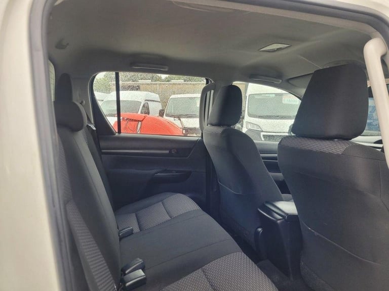 2019 ON 69 PLATE TOYOTA HILUX ACTIVE D-4D 4WD 2400CC DOUBLE CAB PICK UP ULEZ 