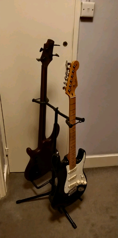 Double guitar stand