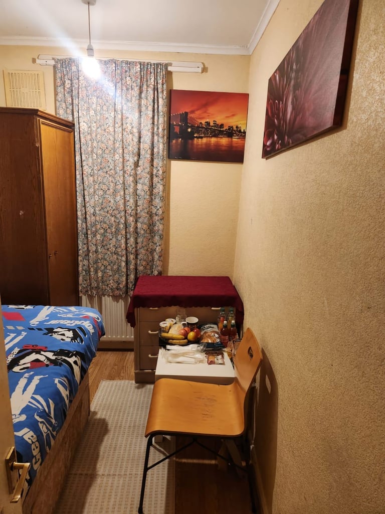 Single room for Rent in quiet area in Chatham kent near the trainstation 5min walk.