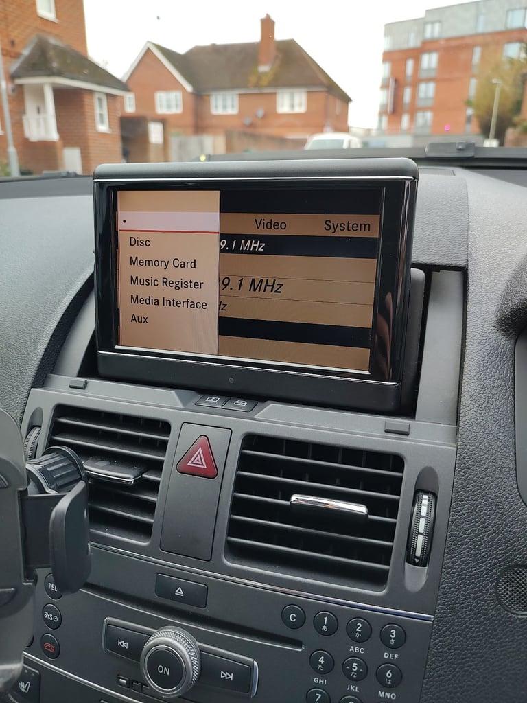 Mercedes-Benz C Class 1.8 C200 CGI Blue Efficiency Avantgarde Saloon 4dr Petrol