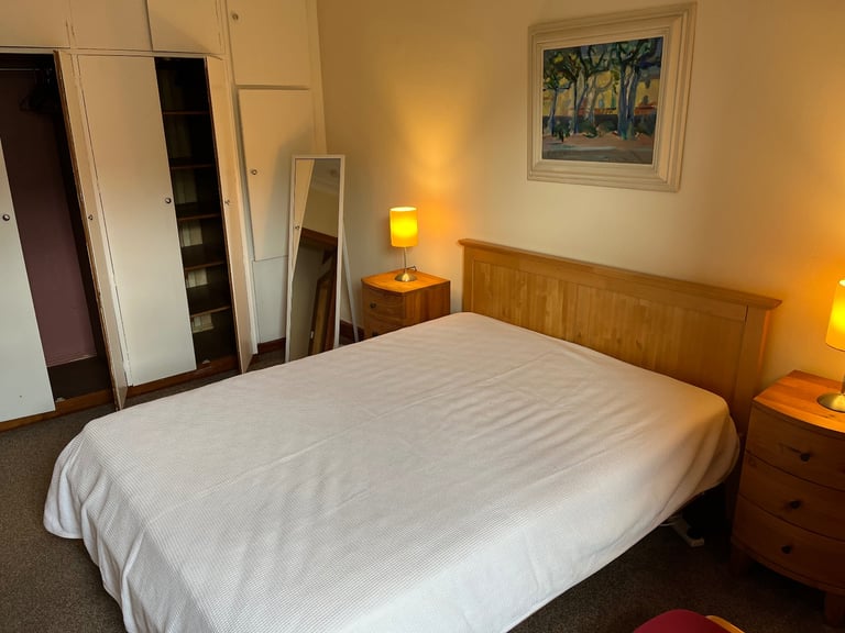 Cosy, snug, 1-bedrmd flat, overlooking the tranquil waters of the canal