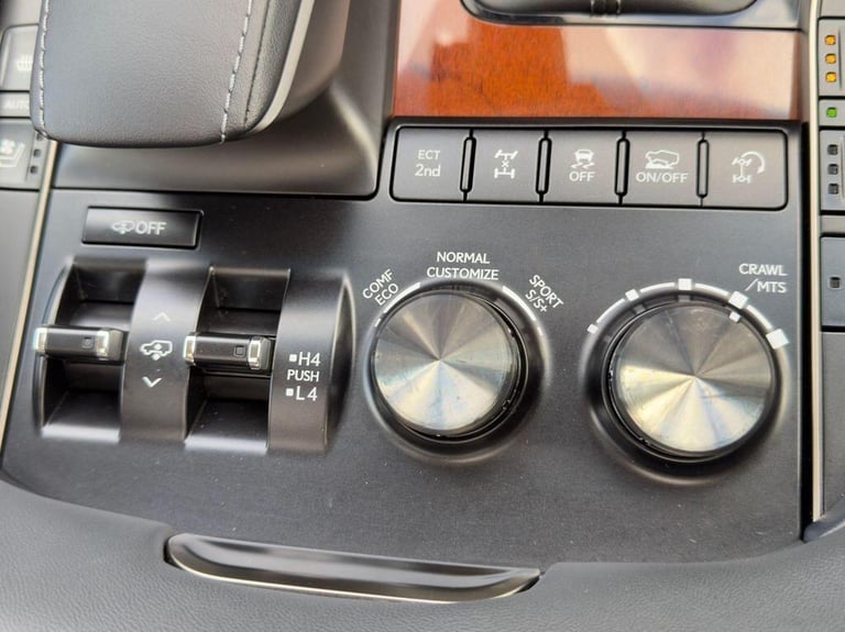 2024 Lexus LX LX570 5.7 V8 Automatic 4X4 8 seats 5dr Petrol Automatic