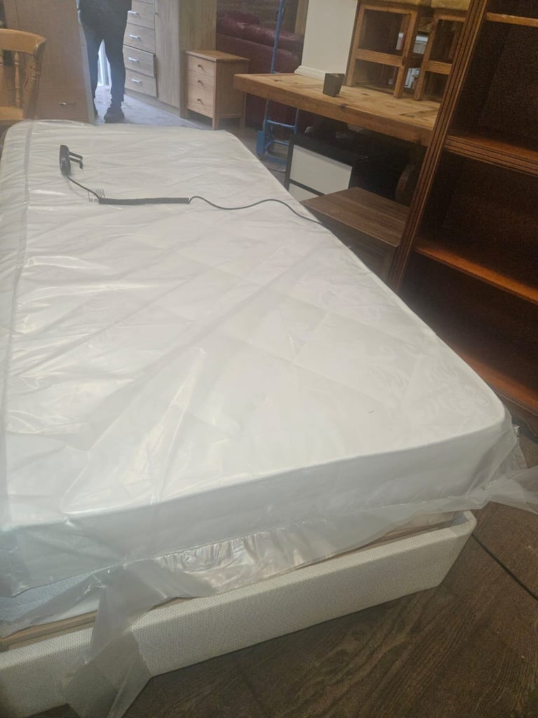 Craftmatic single bed with new mattress 