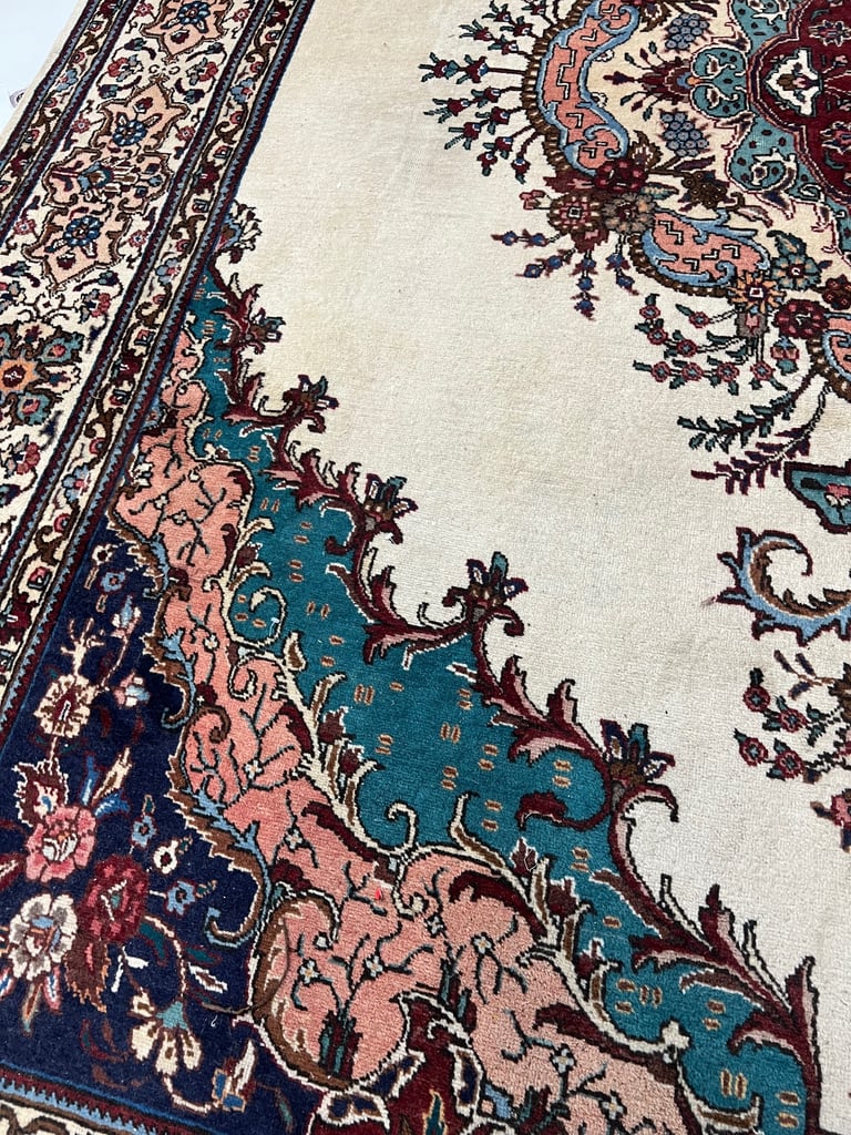 Persian handmade wool rug 300x415cm