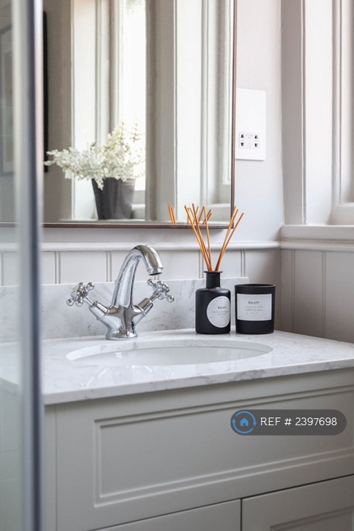 3 bedroom flat in High Street, Harpenden, AL5 (3 bed) (#2397698)